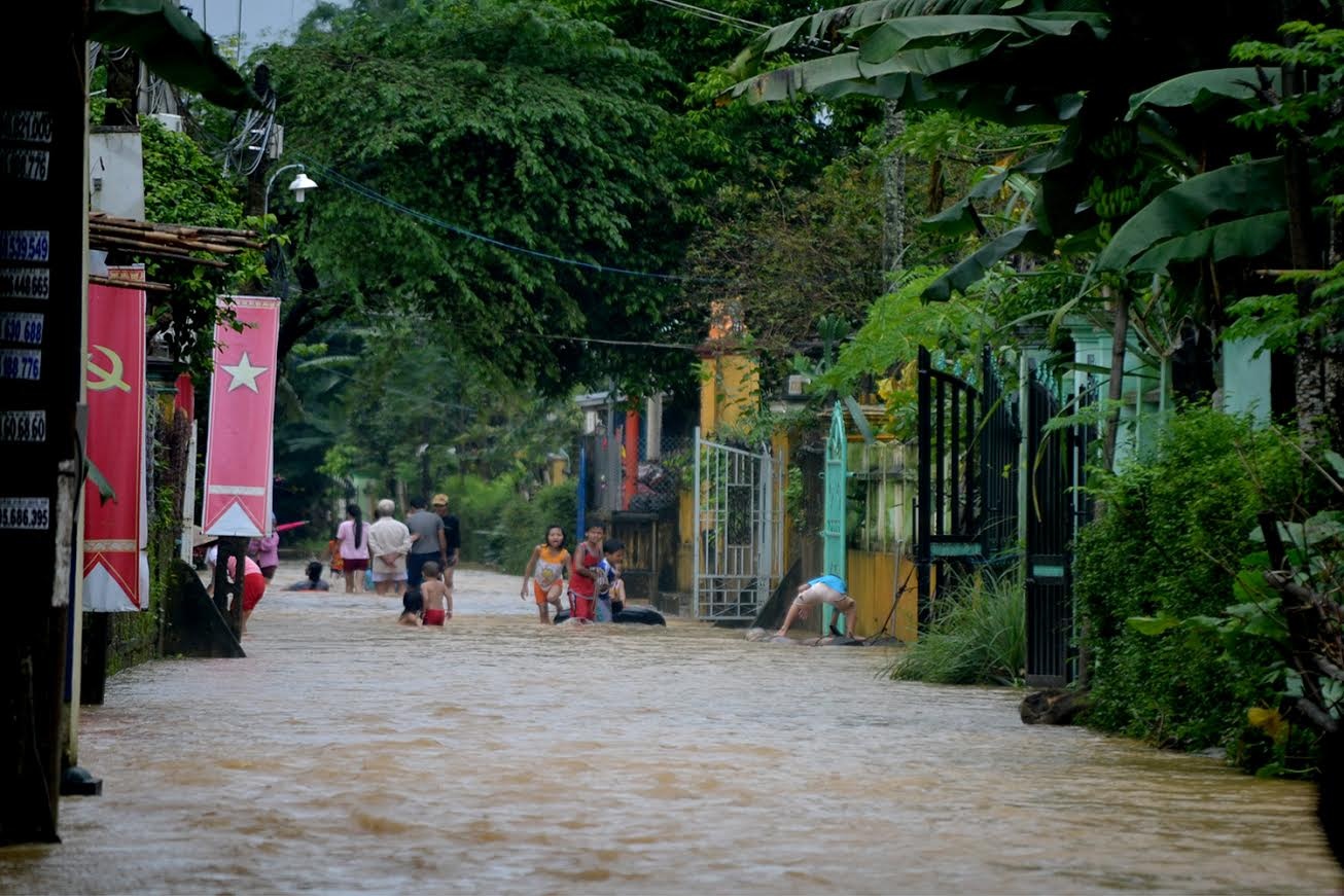 Lũ lớn ở miền Trung ảnh 5 Lu lon o mien Trung anh 5