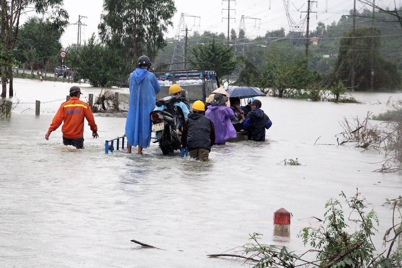 Lũ lớn ở miền Trung ảnh 7 Lu lon o mien Trung anh 7