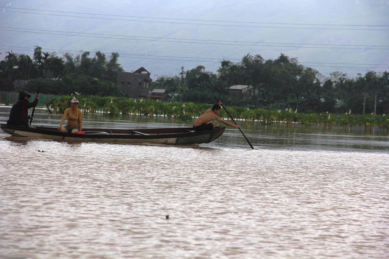Lũ lớn ở miền Trung ảnh 9 Lu lon o mien Trung anh 9