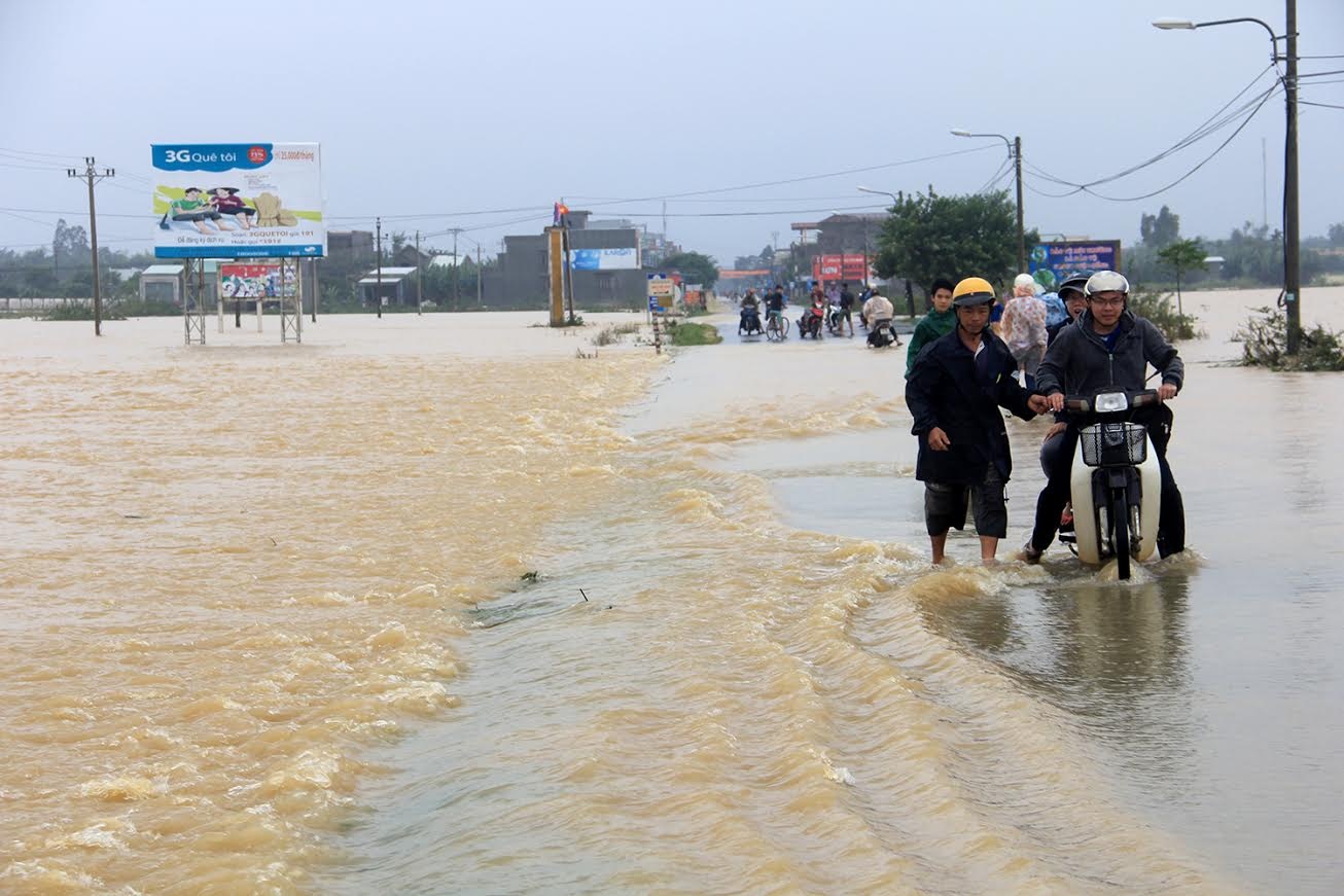 Nông dân vùng giăng rớ bắt cá ảnh 1 Nong dan vung giang ro bat ca anh 1