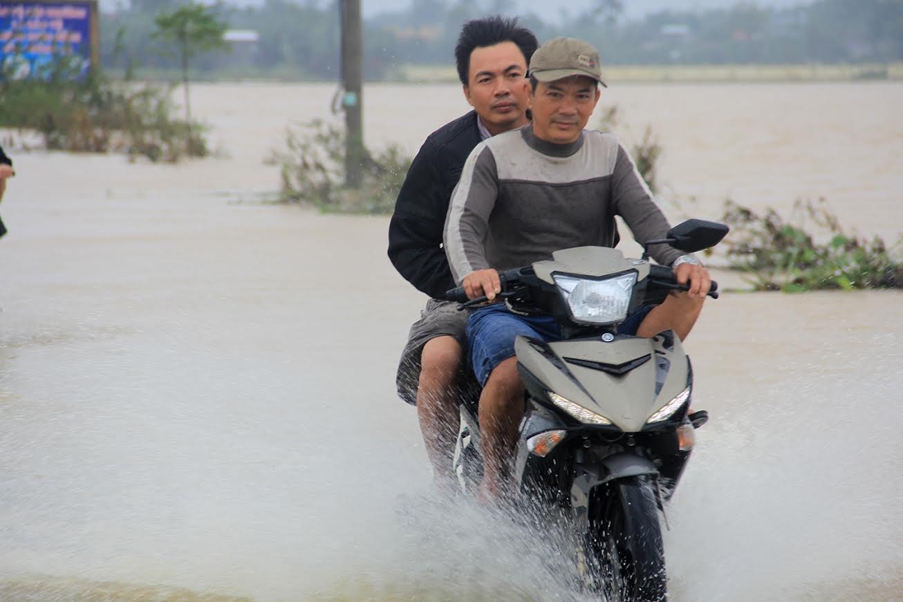 Nông dân vùng giăng rớ bắt cá ảnh 2 Nong dan vung giang ro bat ca anh 2