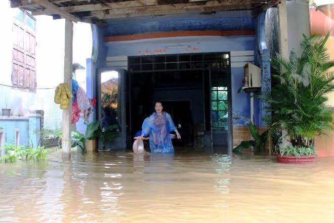 Bong heo chay lu, nguoi dan ong bi dien giat chet hinh anh