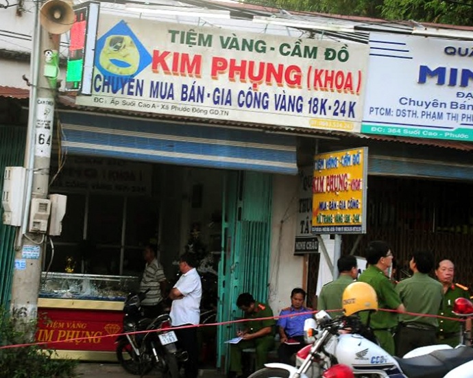 Bit mat, no sung cuop tiem vang o Tay Ninh hinh anh