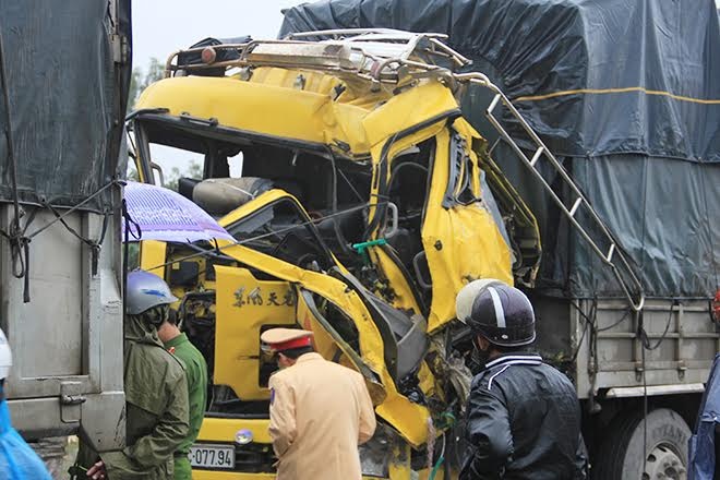 Cho vit bang qua quoc lo, tai nan lien hoan lam 1 nguoi chet hinh anh