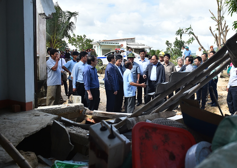 Thu tuong Nguyen Xuan Phuc thi sat vung lu anh 2