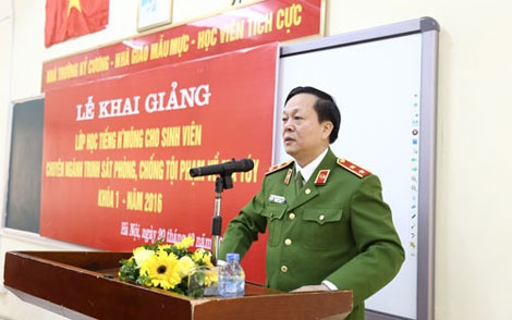 Trinh sát ma túy học tiếng Mông ảnh 1 Trinh sat ma tuy hoc tieng Mong anh 1