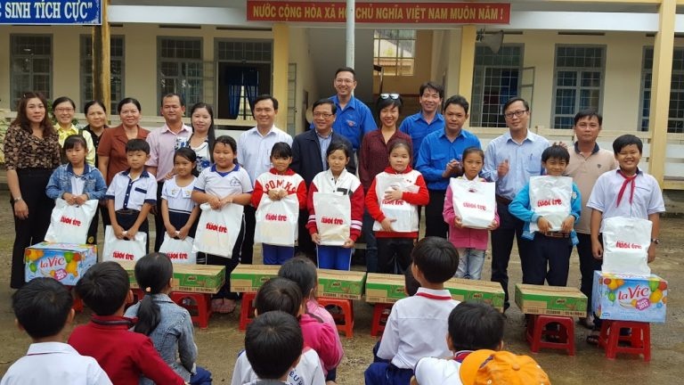 hỗ trợ học sinh vùng lũ ảnh 2 ho tro hoc sinh vung lu anh 2