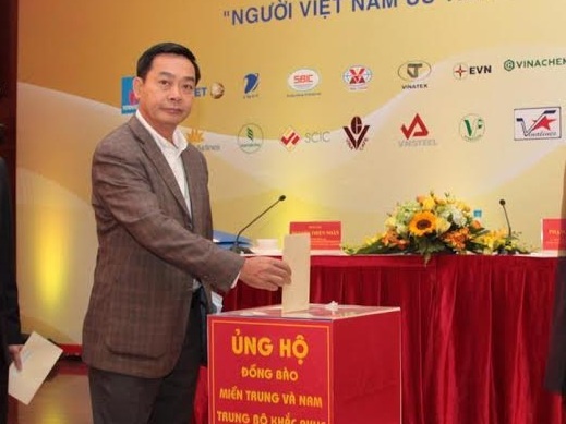 Vietnam Airlines ung ho 2,1 ty dong cho dong bao vung lu hinh anh