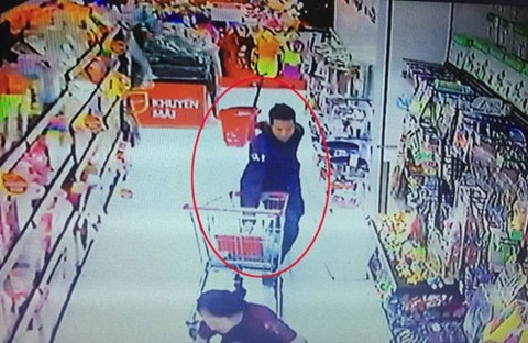 Người phụ nữ bị trộm ví ảnh 1 Nguoi phu nu bi trom vi anh 1