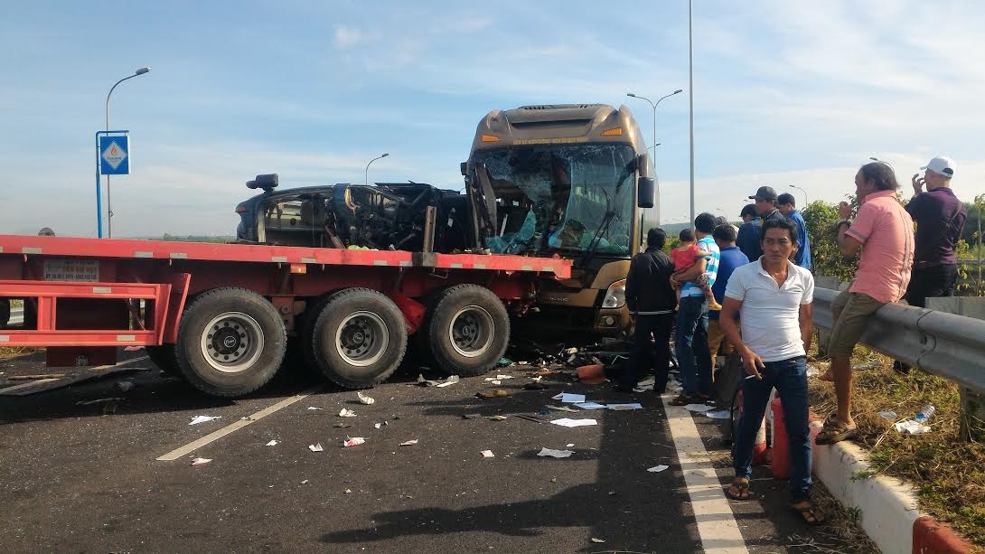 tai nan tren cao toc Long Thanh - Dau Giay anh 1