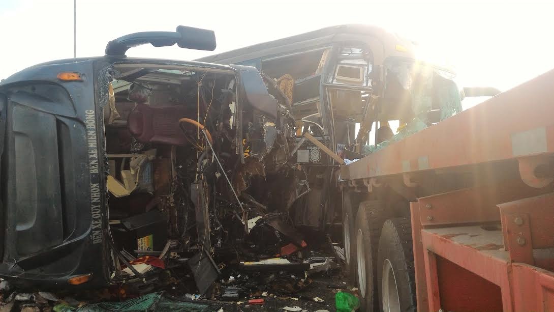 Hien truong tai nan tren cao toc Long Thanh - Dau Giay hinh anh