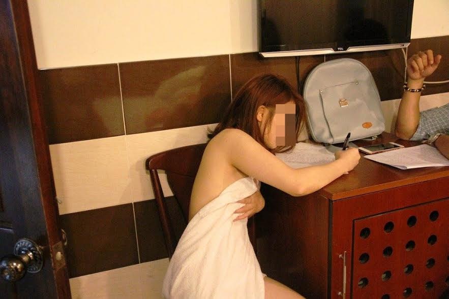 Triet xoa o mai dam nup bong quan ca phe hinh anh