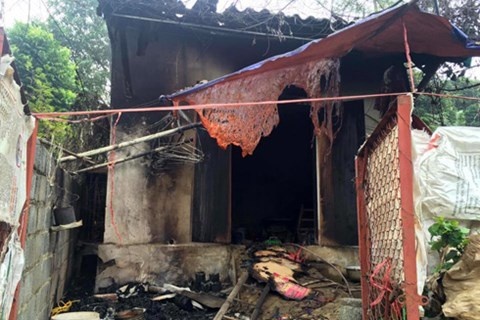 Di qua nha hang xom, 2 vo chong bi tat axit phai nhap vien hinh anh