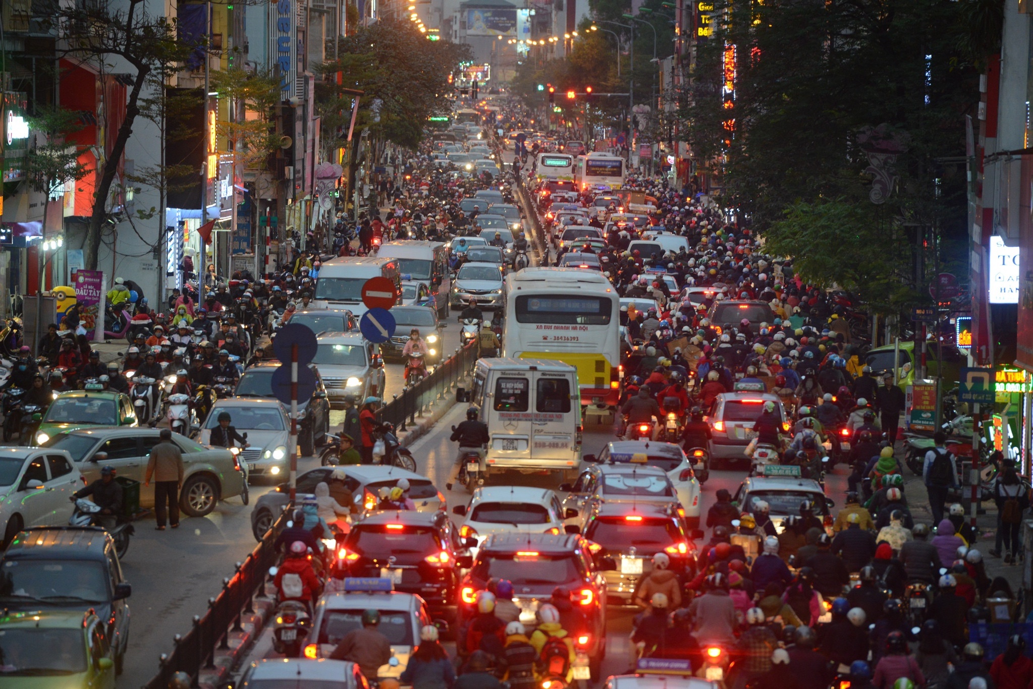 bat nhao xe du ben coc anh 4