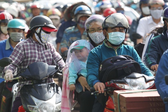 Giam doc So GTVT TP.HCM ra duong chong ket xe hinh anh