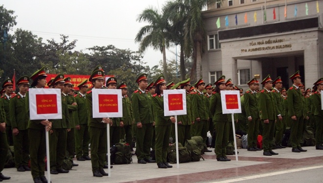 Tang hoc vien CSND bao ve Tet anh 1