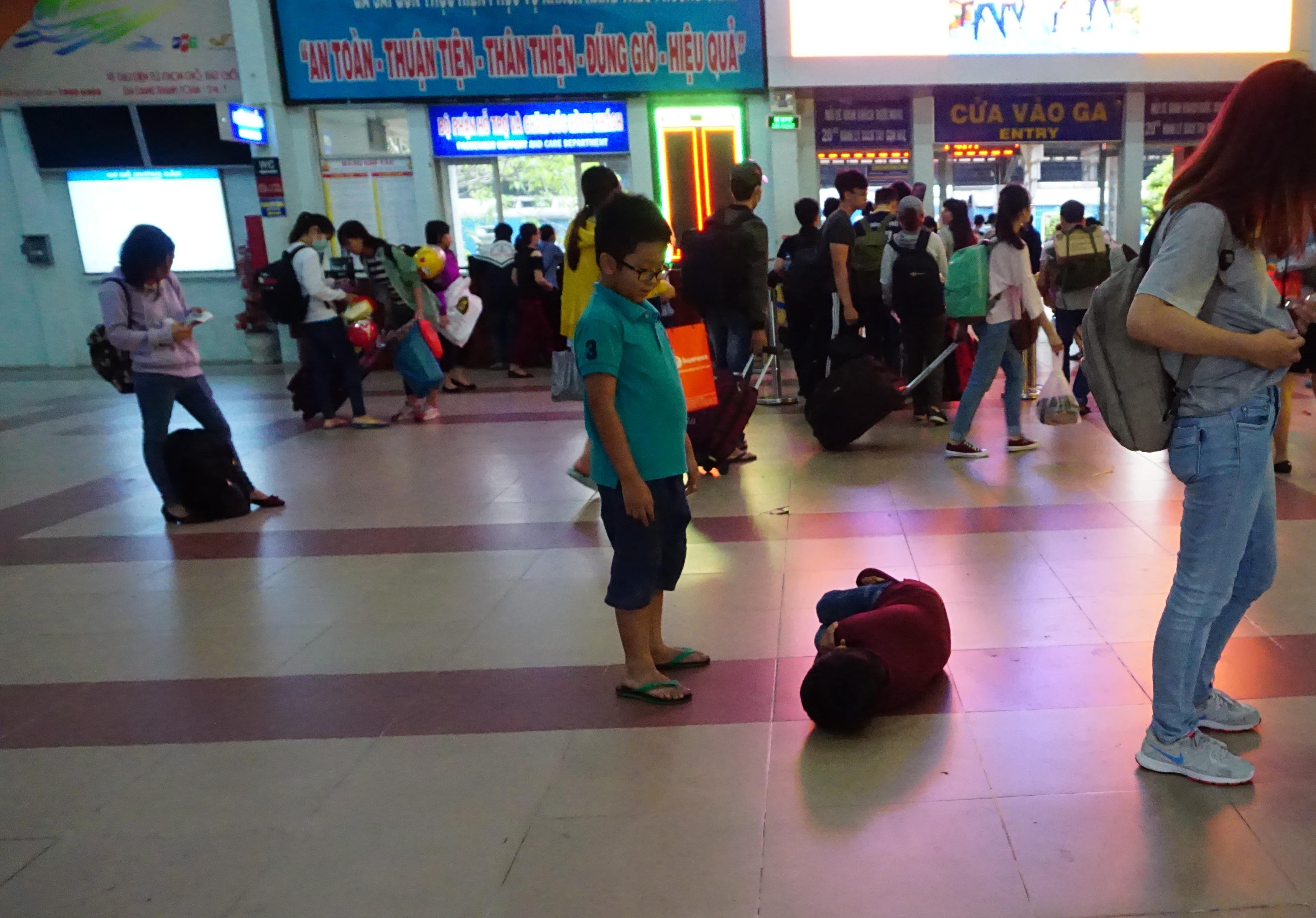 cho xe ve que ngay tet anh 15