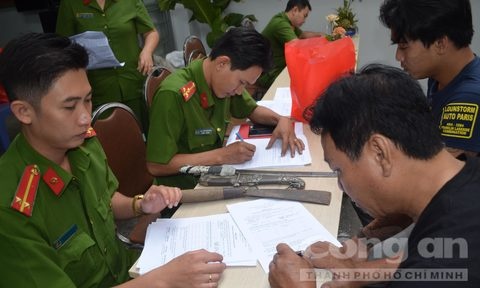 Đổi quà Tết ảnh 2 Doi qua Tet anh 2