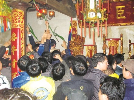 Tranh 'cuop loc', den Tran don do cung ngay sau le hinh anh