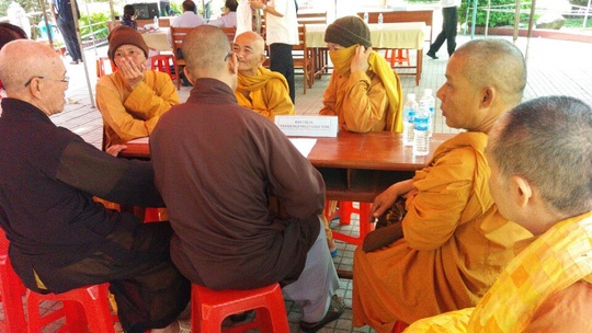 Vạch mặt nhà sư giả ở chùa Bà ảnh 1 Vach mat nha su gia o chua Ba anh 1