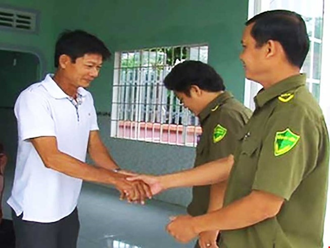 Tu quy hoan luong, ra tu thanh ong chu hinh anh