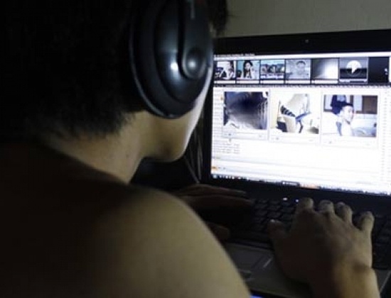 Nhung thu doan kiem tien tu web 'den' hinh anh