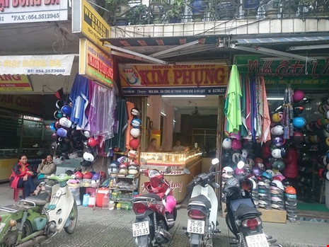 Nam thanh nien bi bat khi cuop day chuyen o tiem vang hinh anh