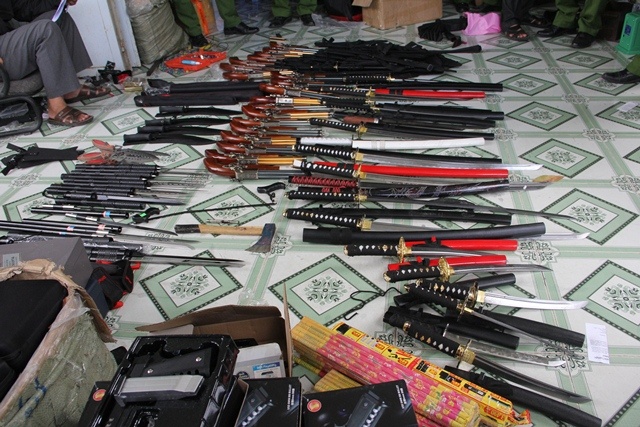 'Kho' vu khi trong nha ke tang tru hang trang hinh anh