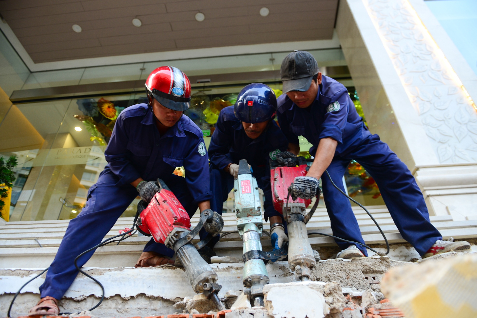 danh lai via he cho nguoi di bo anh 2