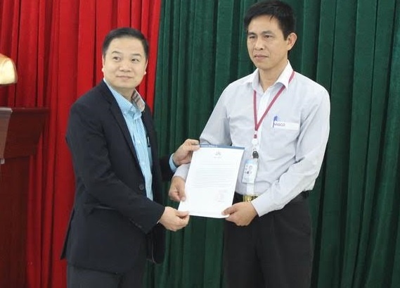 Nhan vien lai xe hang khong tra lai khach hon 500 trieu dong hinh anh