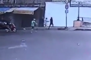 Ten trom giat day chuyen vang roi nhay song tau thoat hinh anh