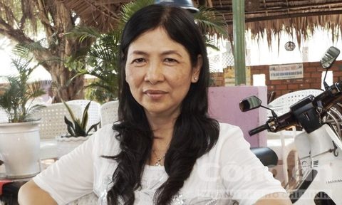 Vo giam doc 'cai trang' thuc khach vao ngan le cuoi cua chong hinh anh