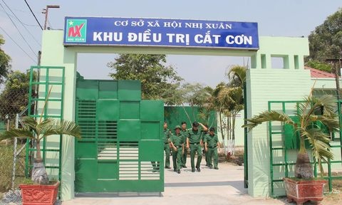 Mot hoc vien bi danh hoi dong den chet trong trung tam cai nghien hinh anh