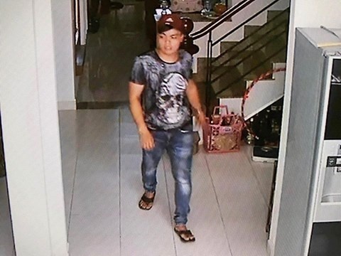 Trom cam dao thoai mai di lai trong nha gia chu de tim tai san hinh anh