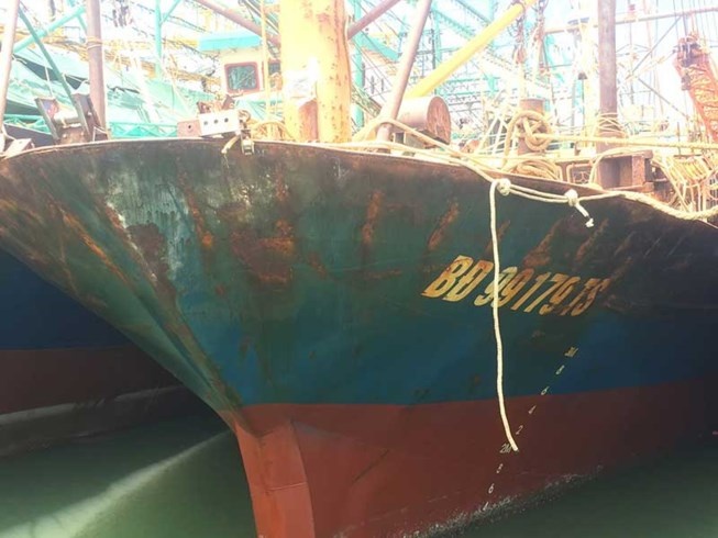 Huyen Phu My buc xuc tau bi trao vo thep, thiet bi hinh anh