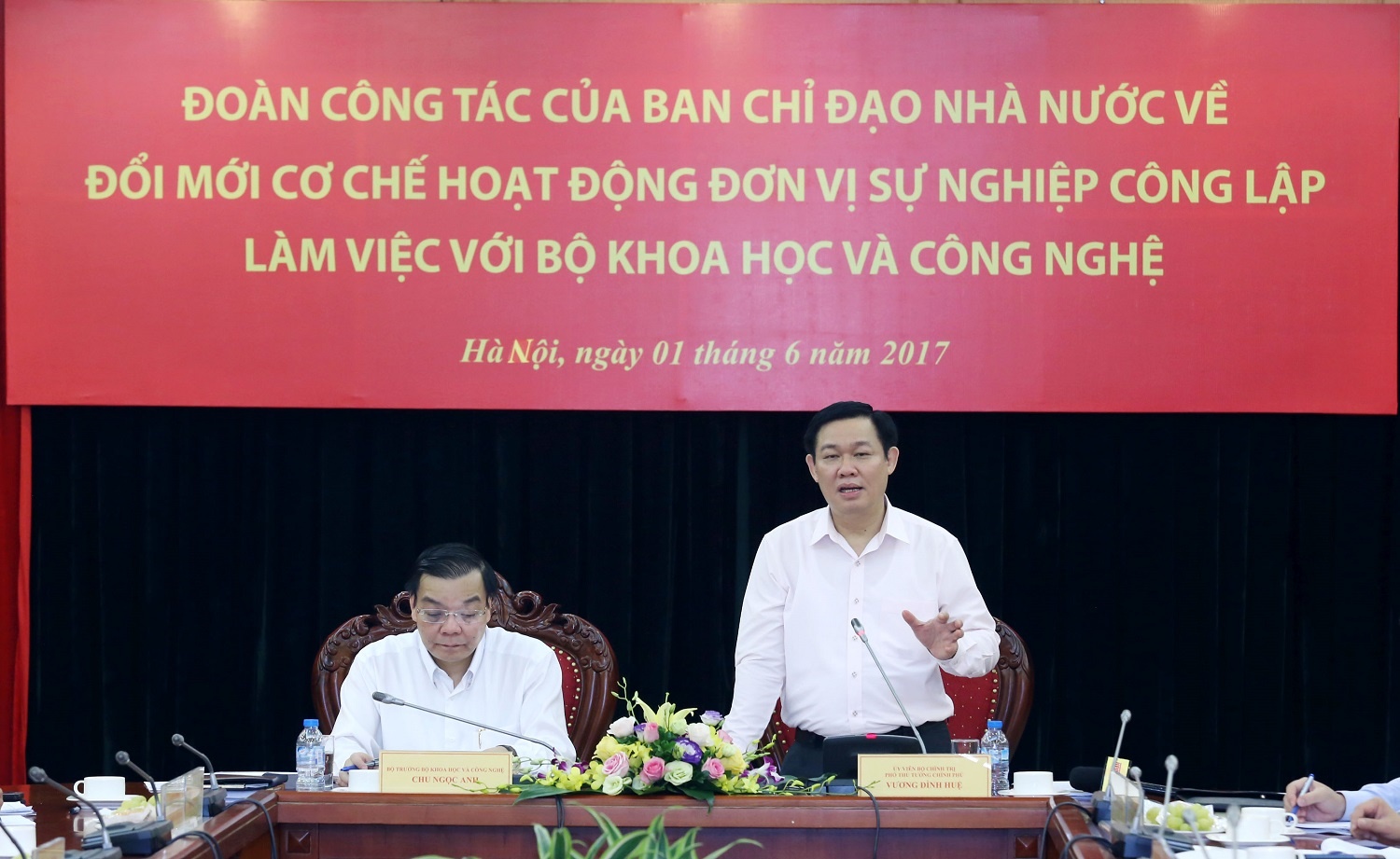 Nha nuoc van dat hang cong ty tu nhan anh 1