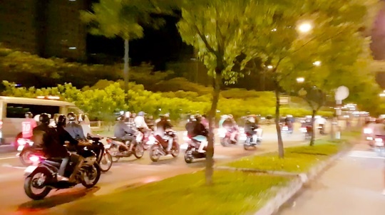200 quai xe dua xe 'lien quan' o TP.HCM hinh anh