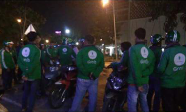 Tai xe GrabBike hon chien o ben xe Mien Tay hinh anh