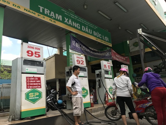 Nhân viên cây xăng gian lận  ảnh 1 Nhan vien cay xang gian lan anh 1