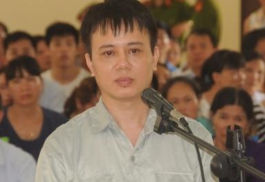 Y an chung than voi ke lua dao 50 kg vang hinh anh