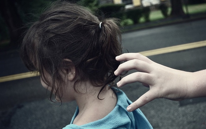 Cong an xa phat canh bao bat coc tre em gay hoang mang hinh anh