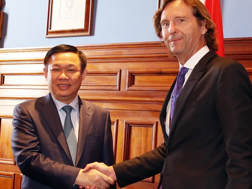 Pho thu tuong Vuong Dinh Hue tiep cac doanh nghiep Australia hinh anh