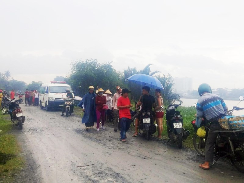 Nhay xuong song chet duoi anh 1