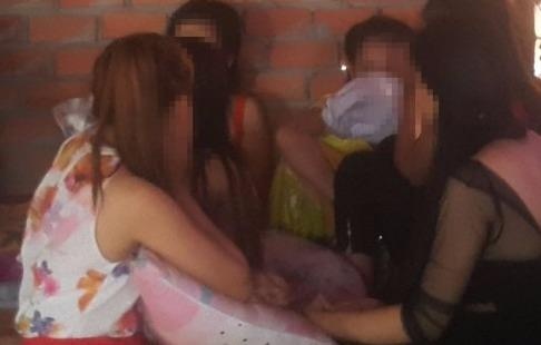 Hang chuc co gai bi lua vao 'to quy' o Dong Nai hinh anh