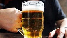 Ong lao 70 bi nguoi tinh ha doc bang bia pha thuoc tru sau hinh anh