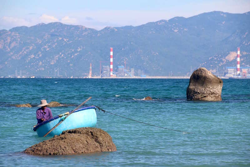 Thong nhat dung nhan chim, dua len bo 1 trieu m3 bun thai hinh anh