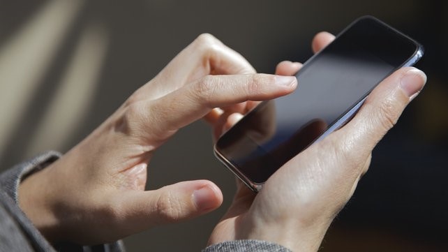 Kien doi hon 1 ty dong cuoc dien thoai hinh anh