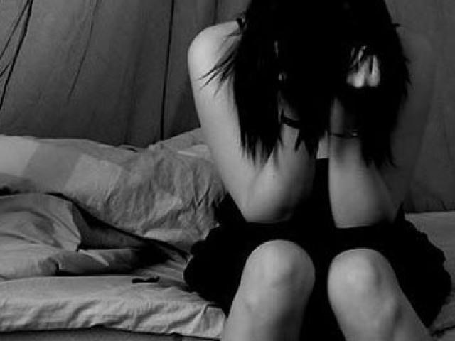 Xong vao phong tro hiep dam roi ghi hinh de de doa hinh anh