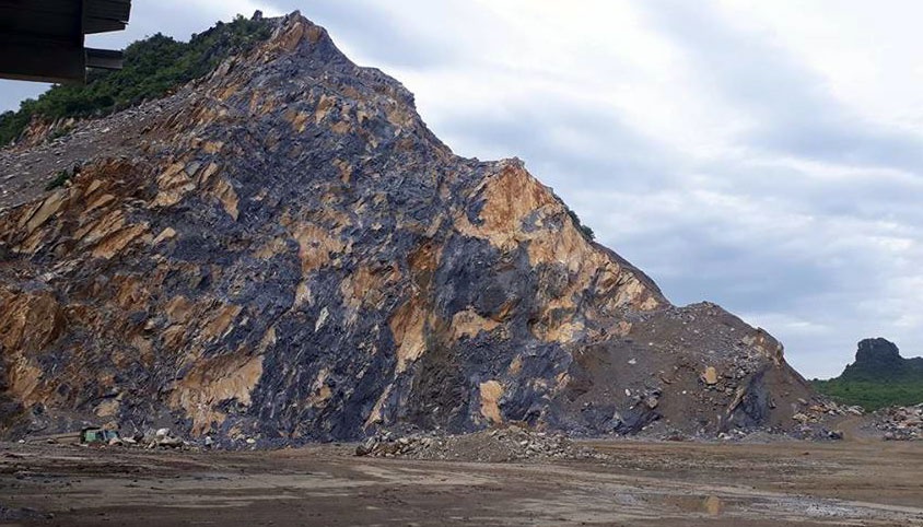 Hoa Binh ngan vu no lon o mo da hinh anh