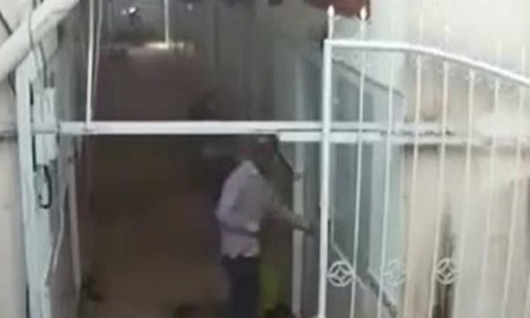 Canh sat 113 dung sung khong che ten trom dot nhap nha dan hinh anh